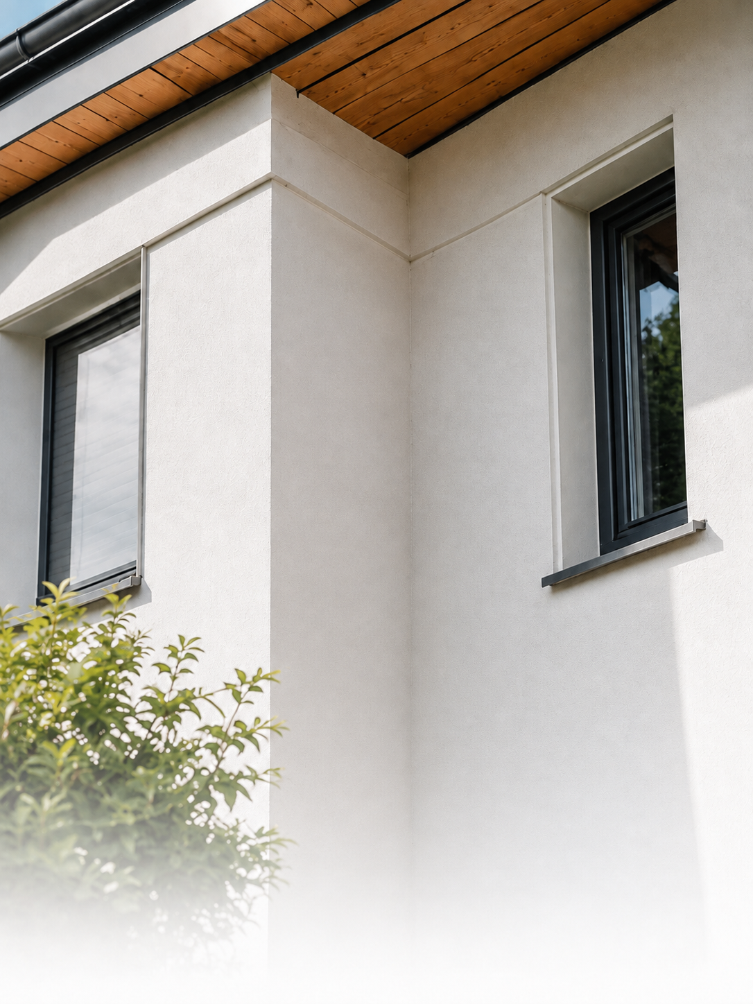 Hausmeister bei Innen- und Außenarbeiten an der Fassade